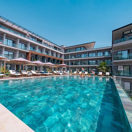 Royal Blue Resort & Residences Kavac Exterior photo