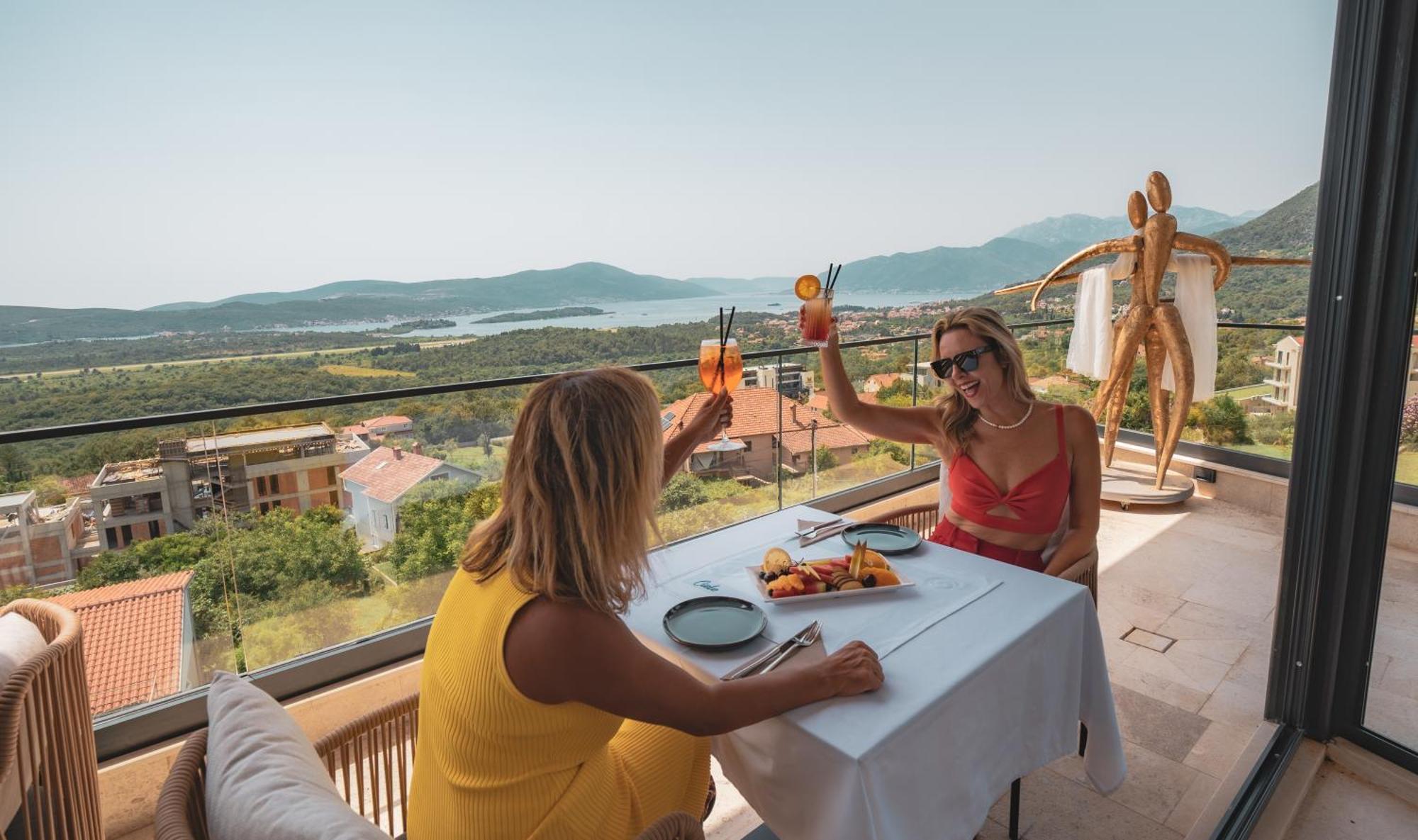 Royal Blue Resort & Residences Kavac Exterior photo