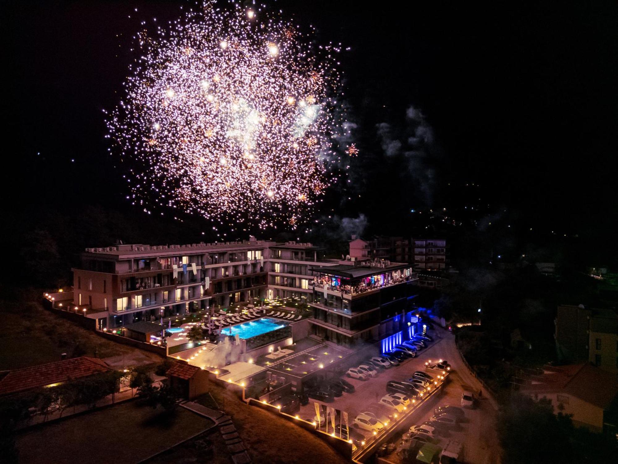Royal Blue Resort & Residences Kavac Exterior photo