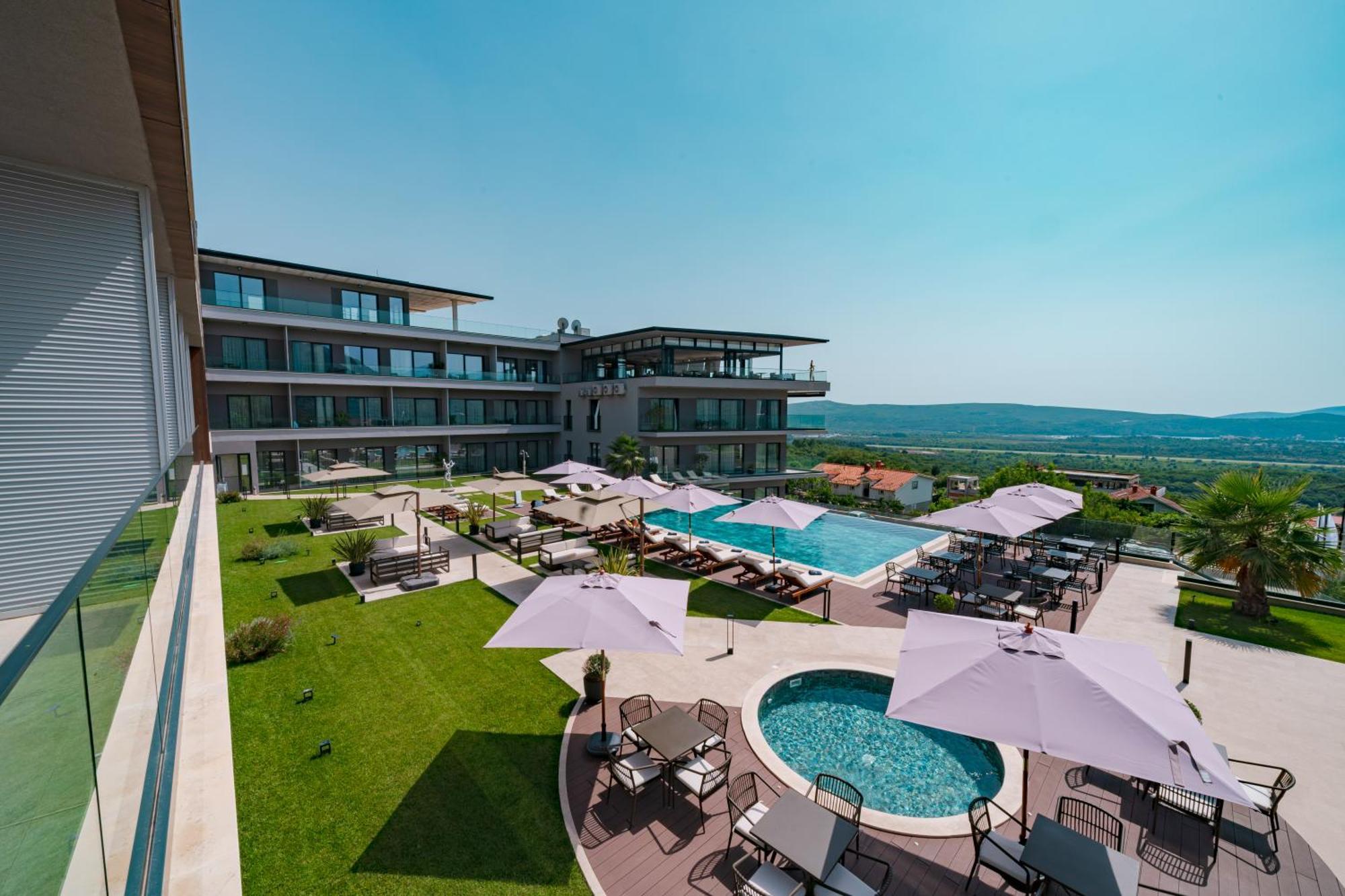 Royal Blue Resort & Residences Kavac Exterior photo