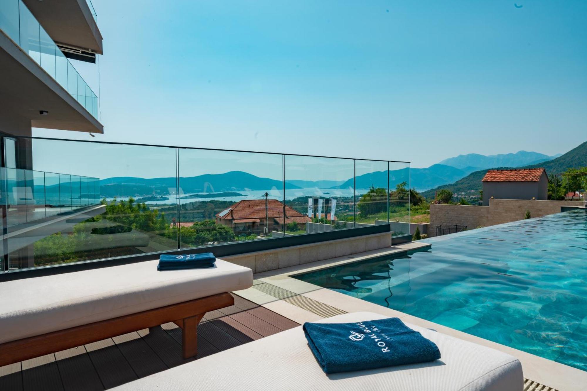 Royal Blue Resort & Residences Kavac Exterior photo
