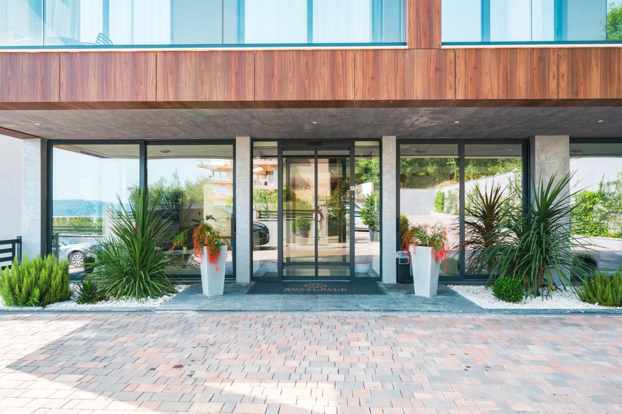 Royal Blue Resort & Residences Kavac Exterior photo