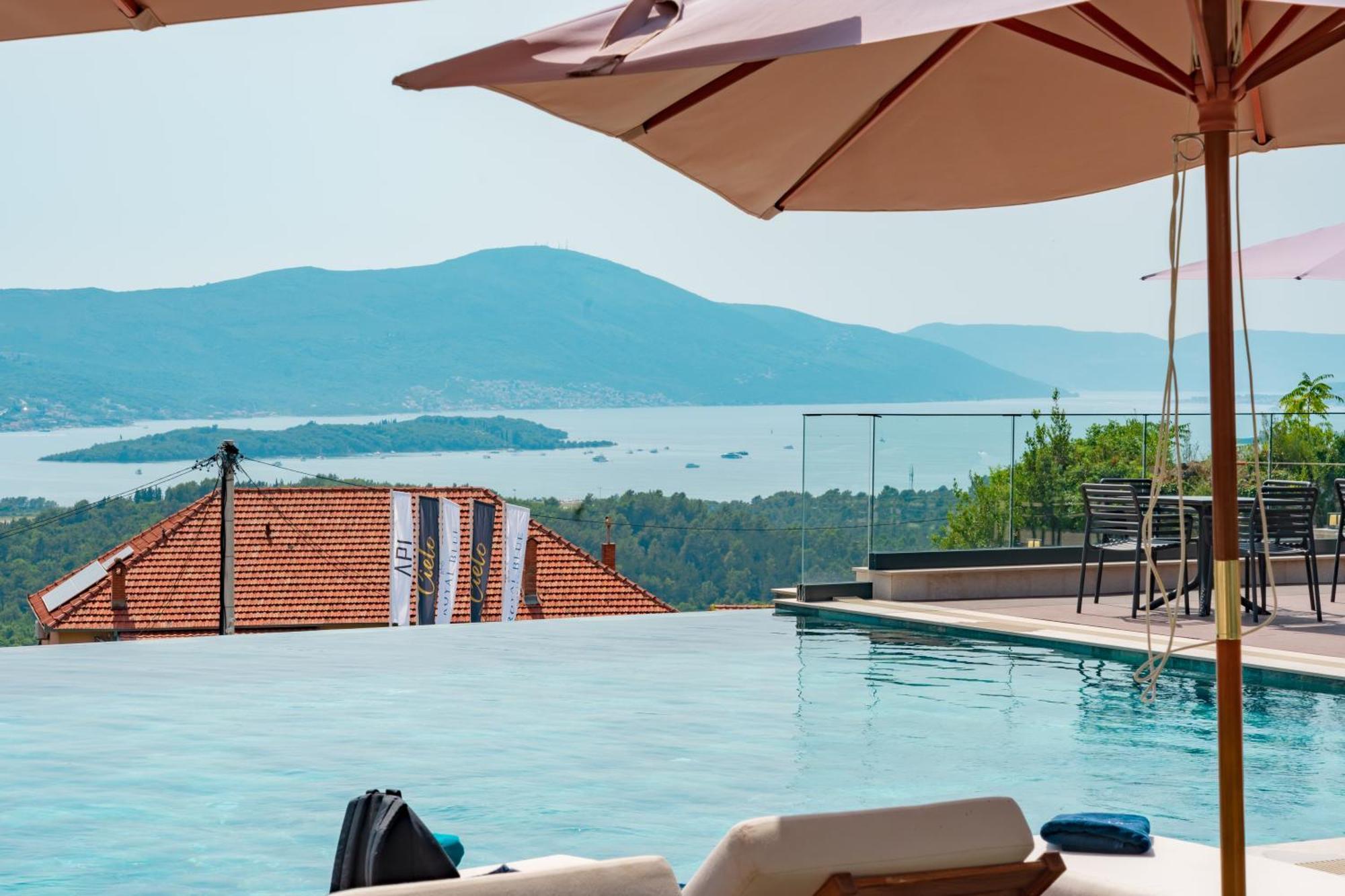Royal Blue Resort & Residences Kavac Exterior photo