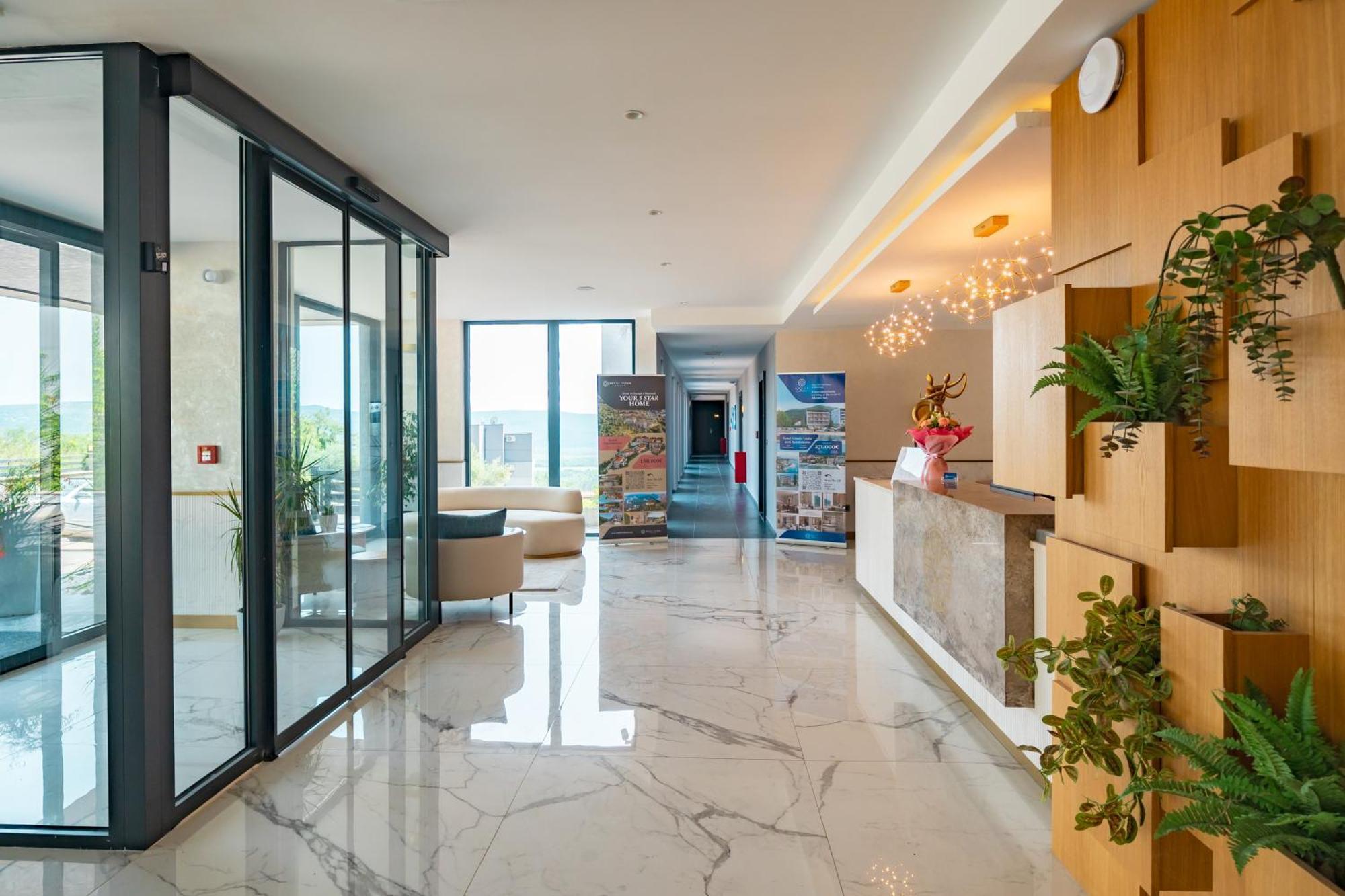 Royal Blue Resort & Residences Kavac Exterior photo