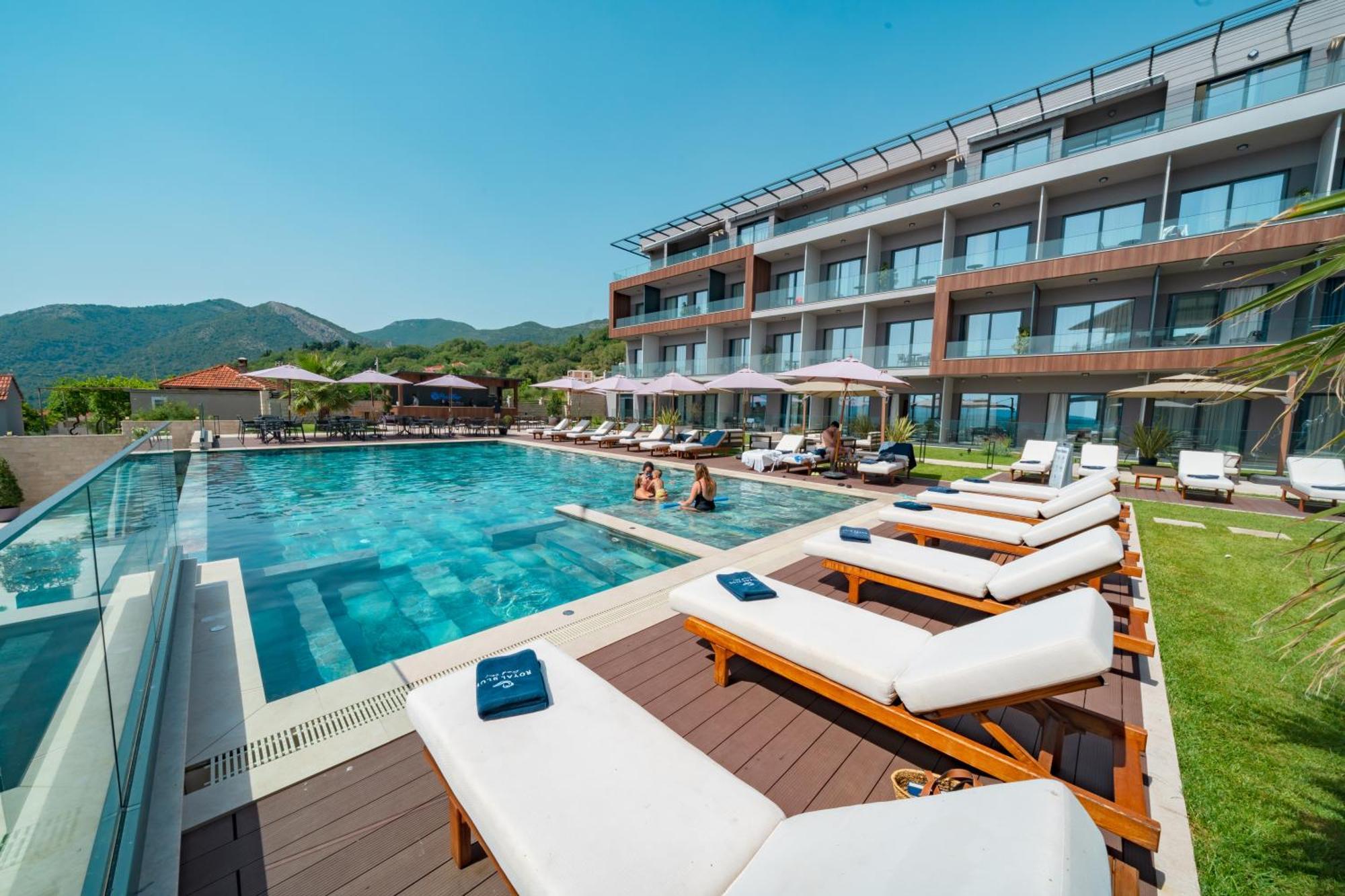 Royal Blue Resort & Residences Kavac Exterior photo
