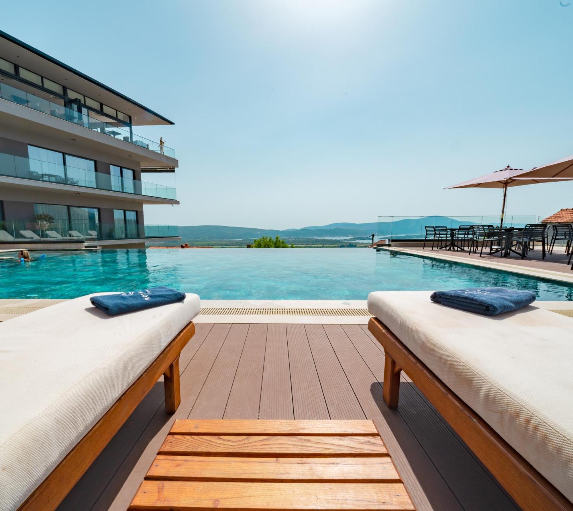 Royal Blue Resort & Residences Kavac Exterior photo